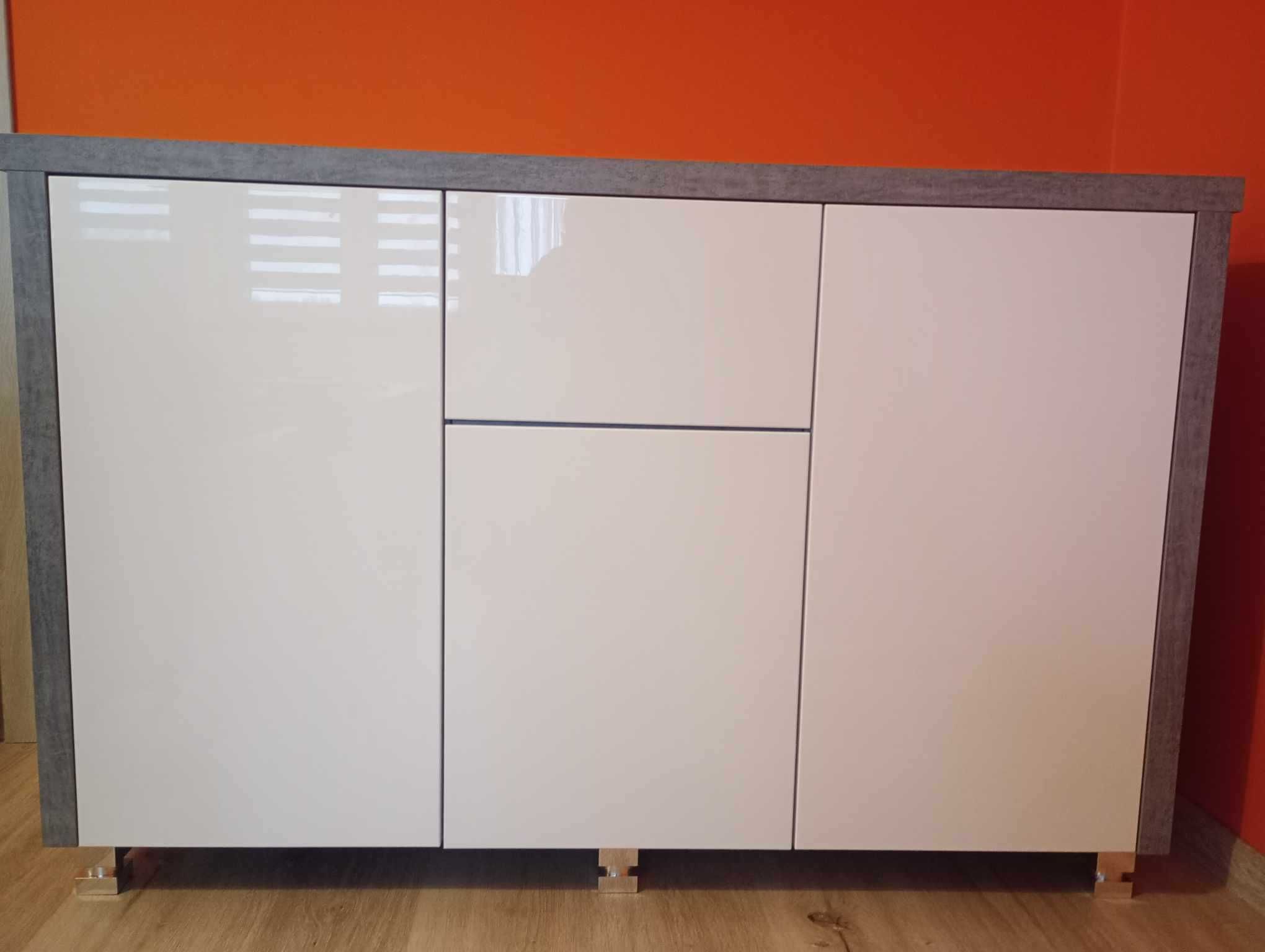 Nowoczesna komoda 127 cm x 82,5 cm