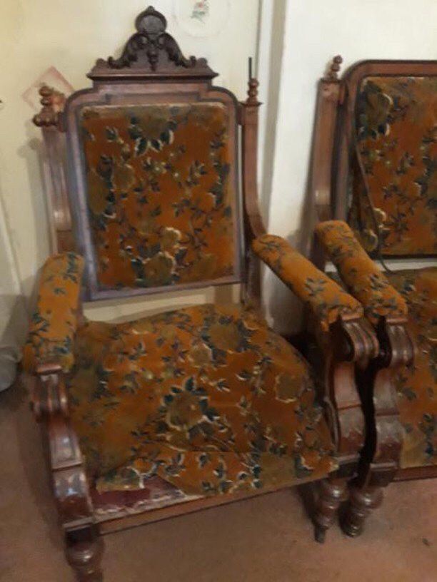 Антикварный диван  и кресло под реставрацию