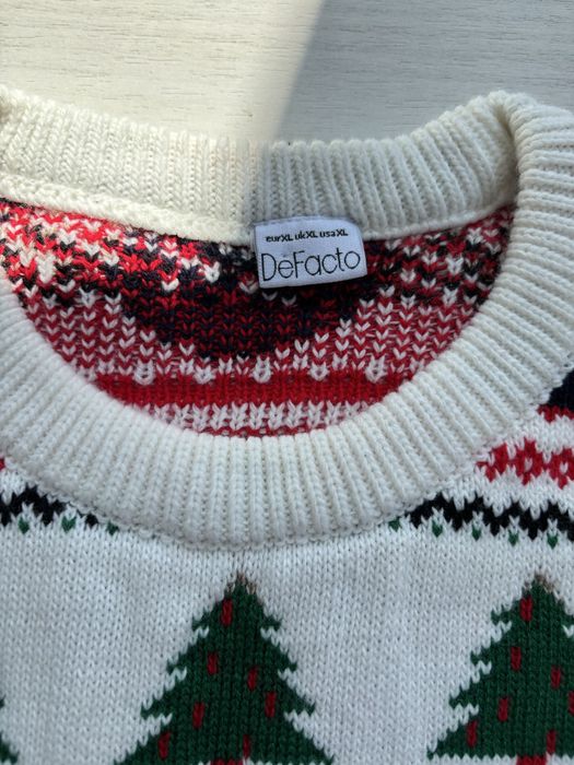 Новорічні світера від Defacto