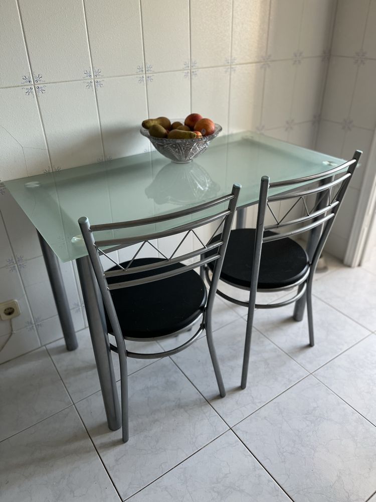 Conjunto mesa e 4 cadeiras cozinha