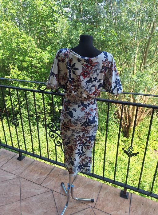 Piękna sukienka z rozcięciem na nogę marka Missfiga rozmiar XS 34