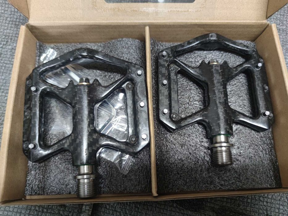 Ultra lekkie pedały platrofmowe z carbonu 186g