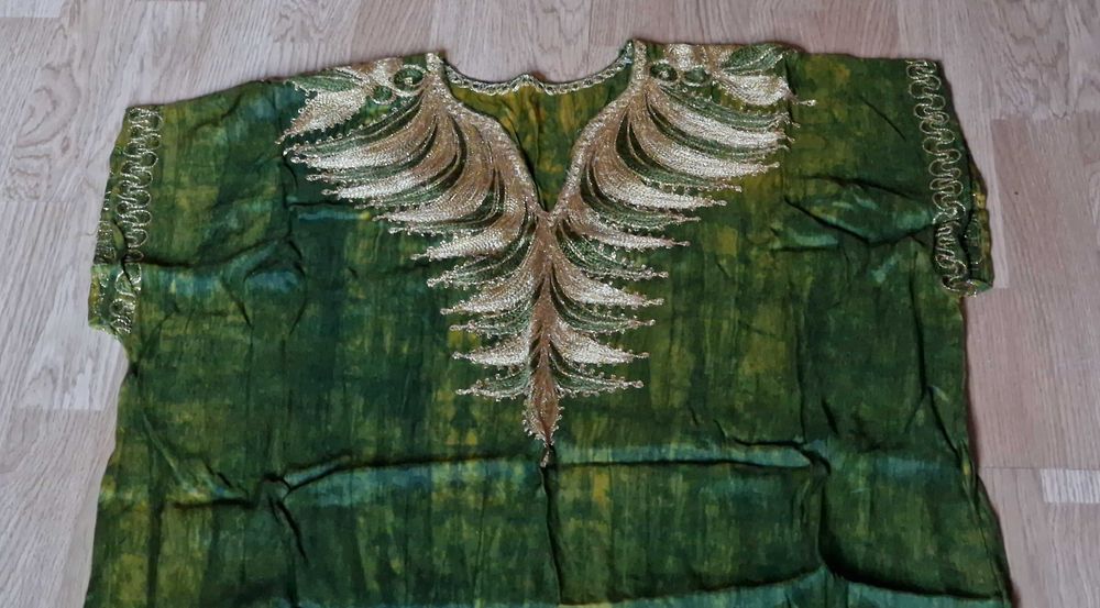 Letnia długa suknia boho, afrykańska tunika zielona złoty haft