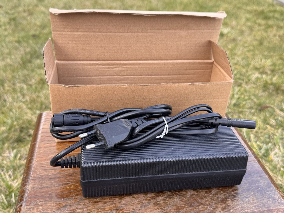 Nowa Ładowarka Exway Atlas 200W do deskorolki elektrycznej AC 51V 4A