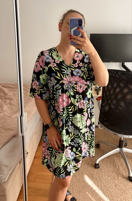 Sukienka kwiecista luźny krój