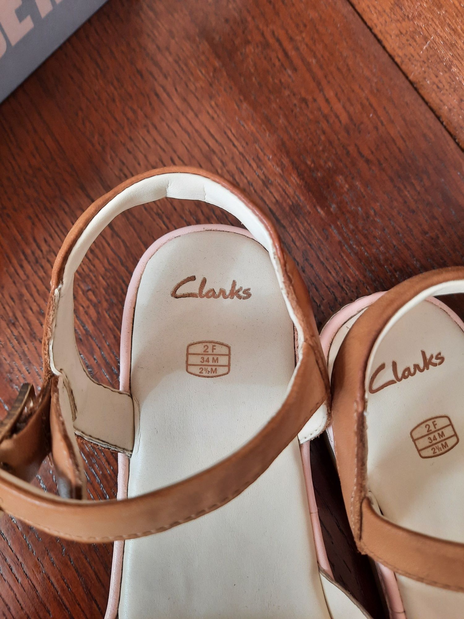 Босоніжки сандалі Clarks