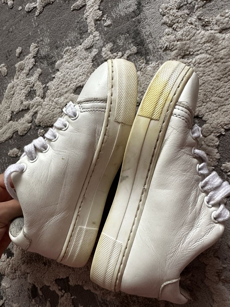 Шкіряні оригінальні кросівки Valentino