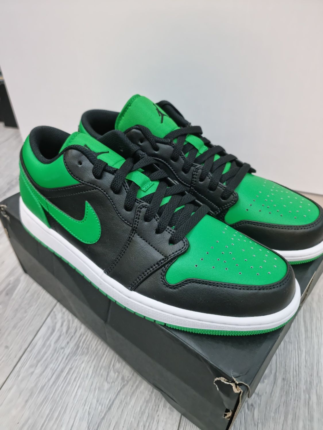 AIR JORDAN 1 LOW BLACK/GREEN Розмір 45.  44.5  оригінал