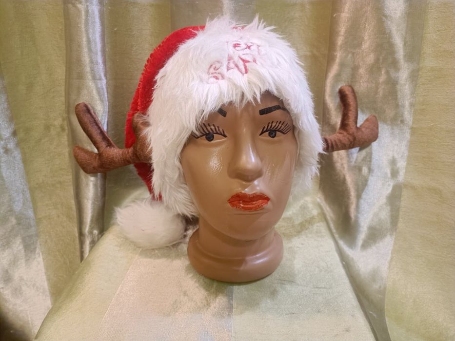 Новогодние  шапки Деда Мороза