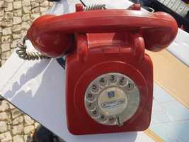 Telefone antigo vermelho disco já com alteração