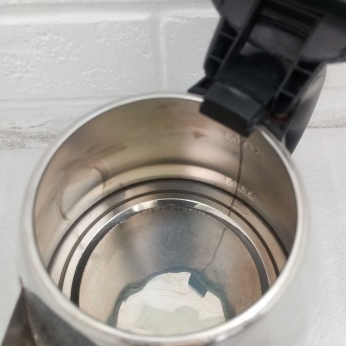 Электрочайник D&T smart 1.2 литра . Не ВЫключается !