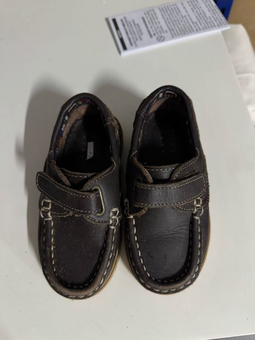 Sapatos castanhos em pele e sola borracha Zippy tamanho 25