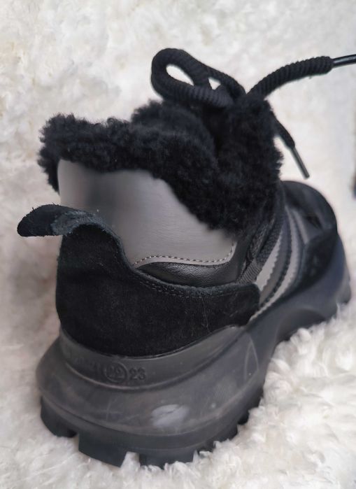 Ботінки жіночі UrbanTracy зима 39р.