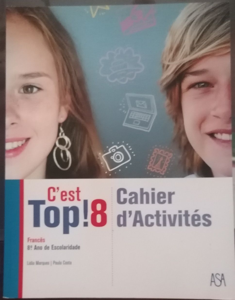 Livro escolar francês 8°ano