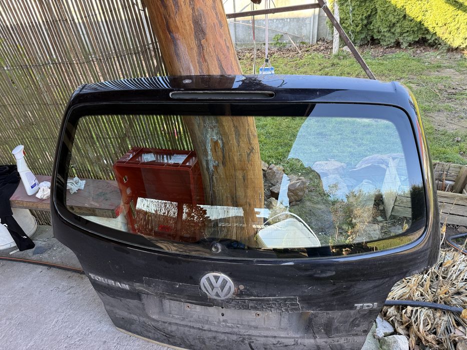 Szyba  tylnia do Touran Volkswagen