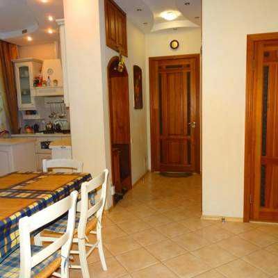 сдам большую современную 3-к. квартиру Печерск метро Арсенальная 3 мин