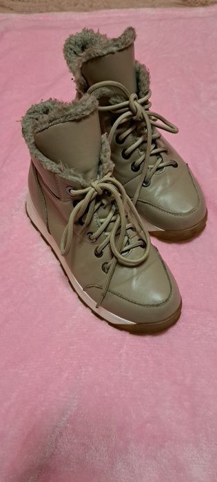 Черевики жіночі бежеві