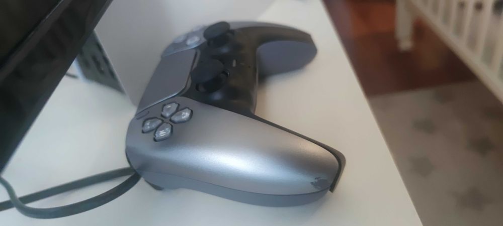 PS5 + cabo HDMI + auscultadores bluetooth Nplay 2.0