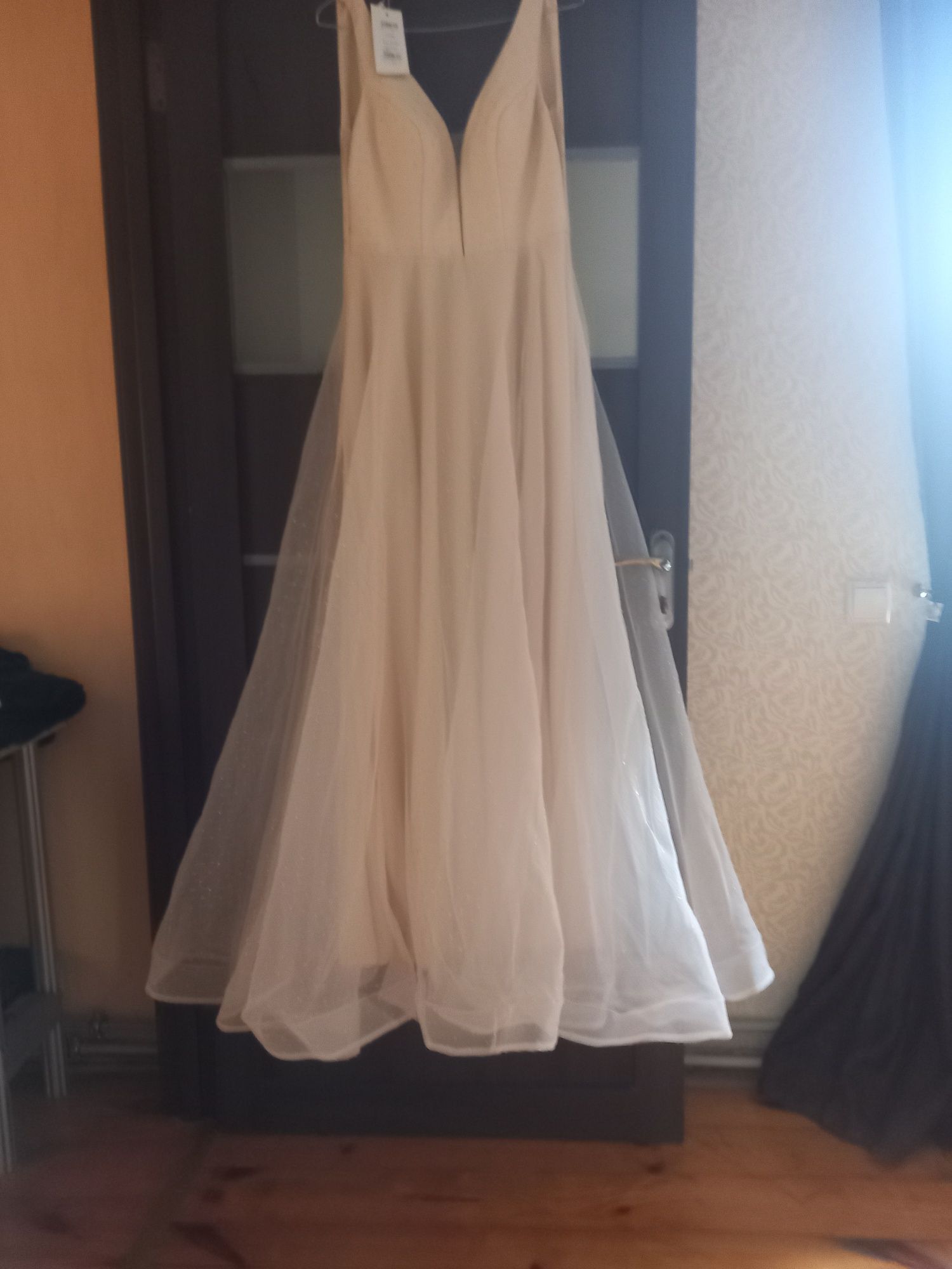 Нова сукня, весільна сукня, випускна сукня