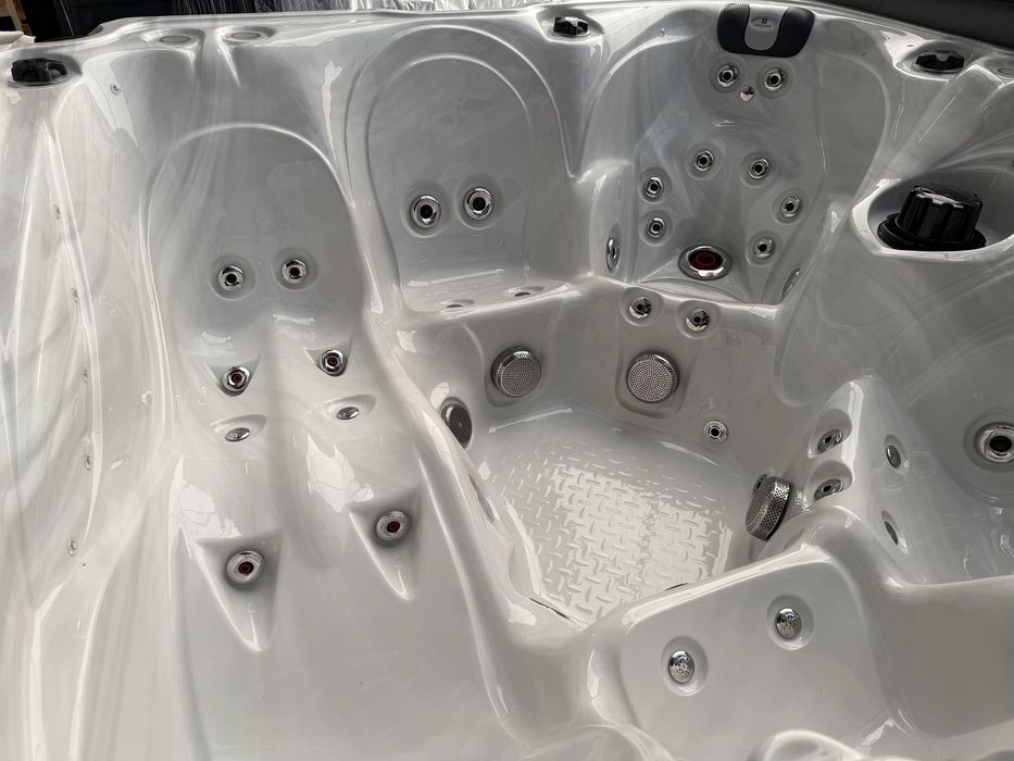 Wanna z hydromasażem Jacuzzi Passion Spas Solace