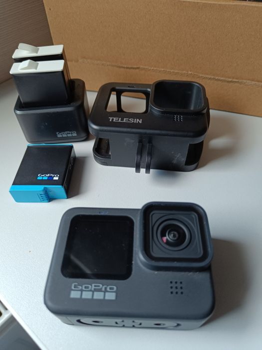 GoPro Hero 9 plus zestaw akcesoriów, 3 baterie, ładowarka, futerał