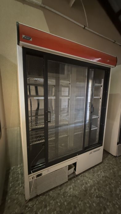 Хрлодильный шкаф торговое оборудование б/у