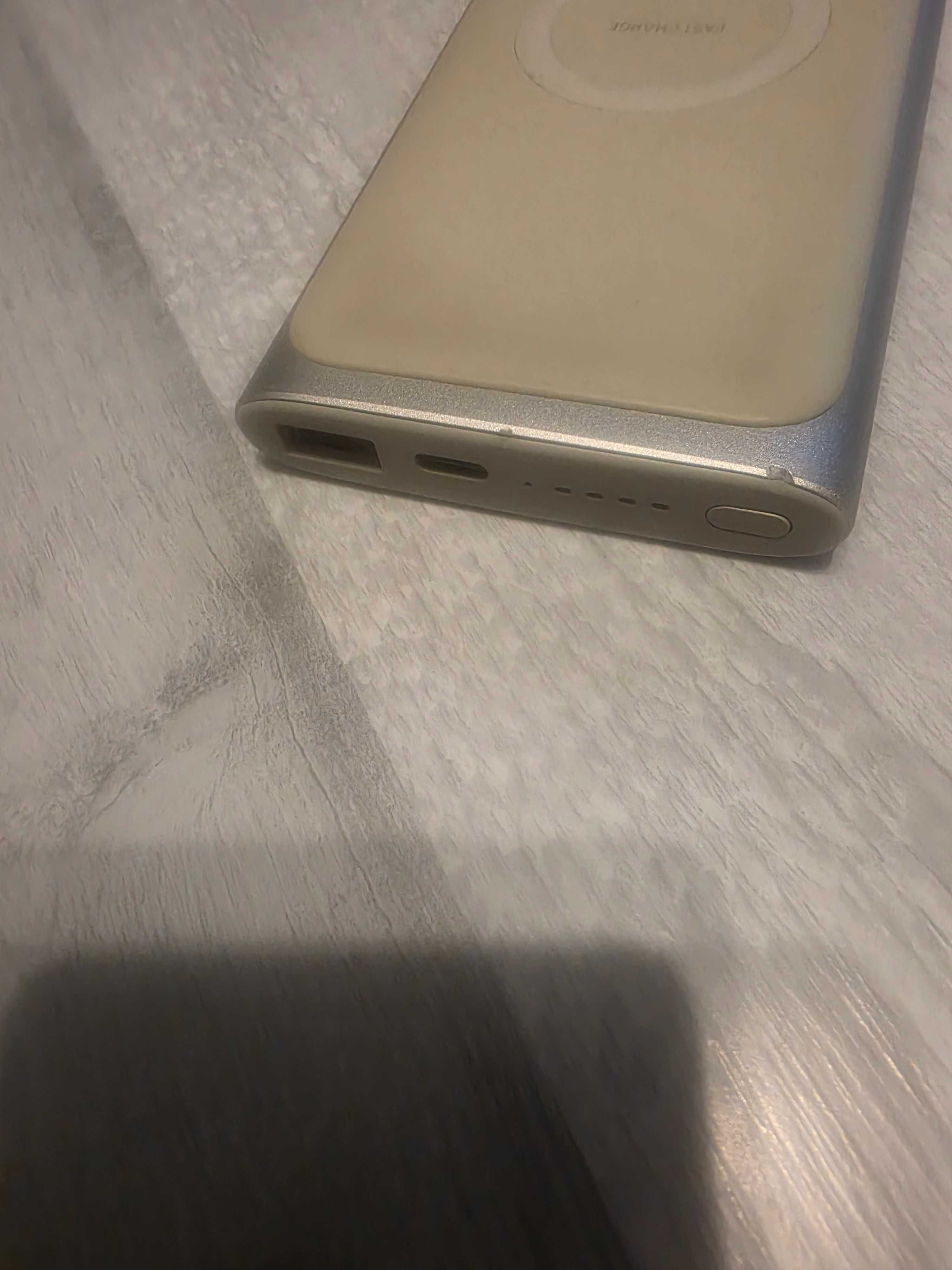 Powerbank Samsung 10000 mAh Qi – ładowanie bezprzewodowe, USB uszk.