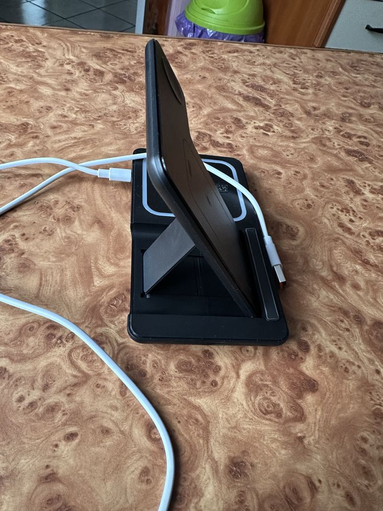 Ładowarka indukcyjna magnetyczna iPhone 3w1 podświetlenie