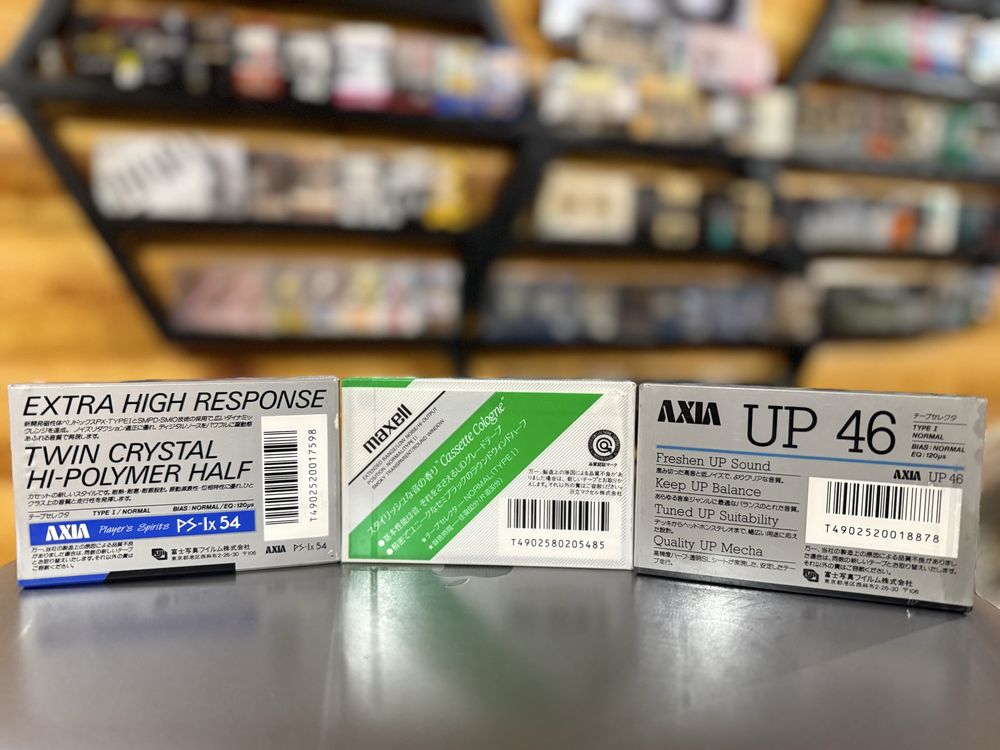 Продам лот аудио кассет AXIA+maxell