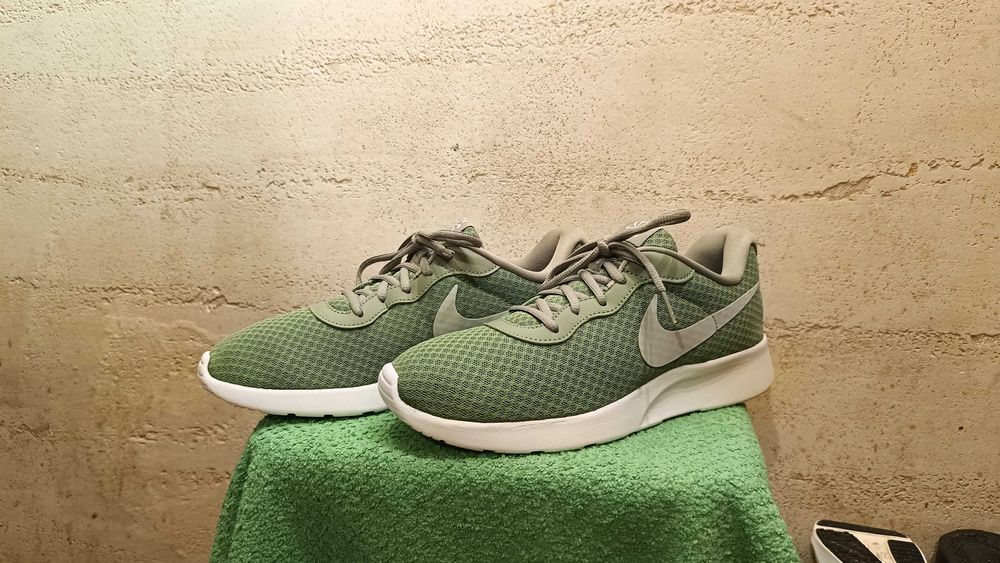 NIKE TANJUN EASE ON r.42 jak nowe stan idealny