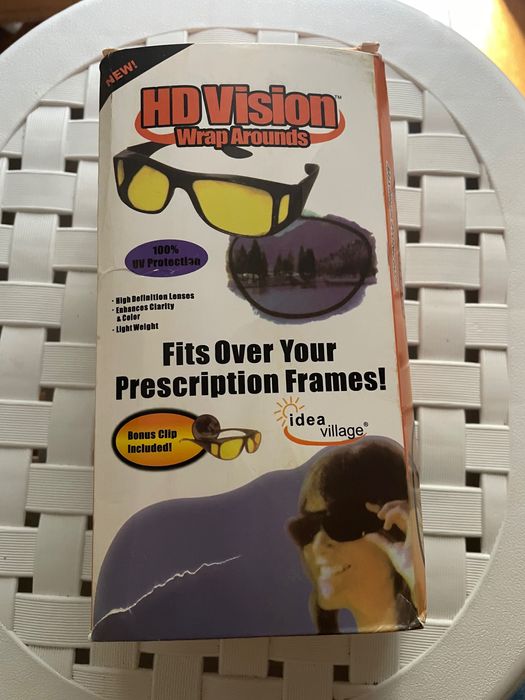 Caixa com 2 óculos de sol HD vision novos