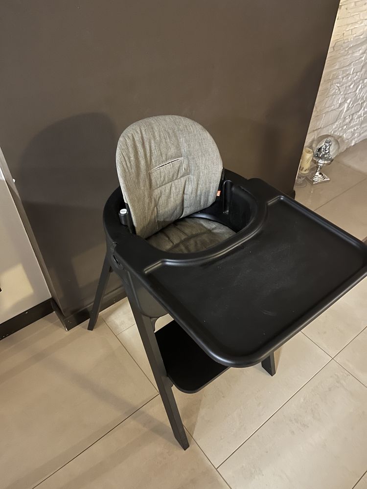 Krzeselko do karmienia Stokke steps baby set czarne pokrowiec szarym