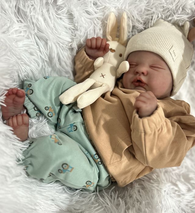 Bebé reborn feito à mão