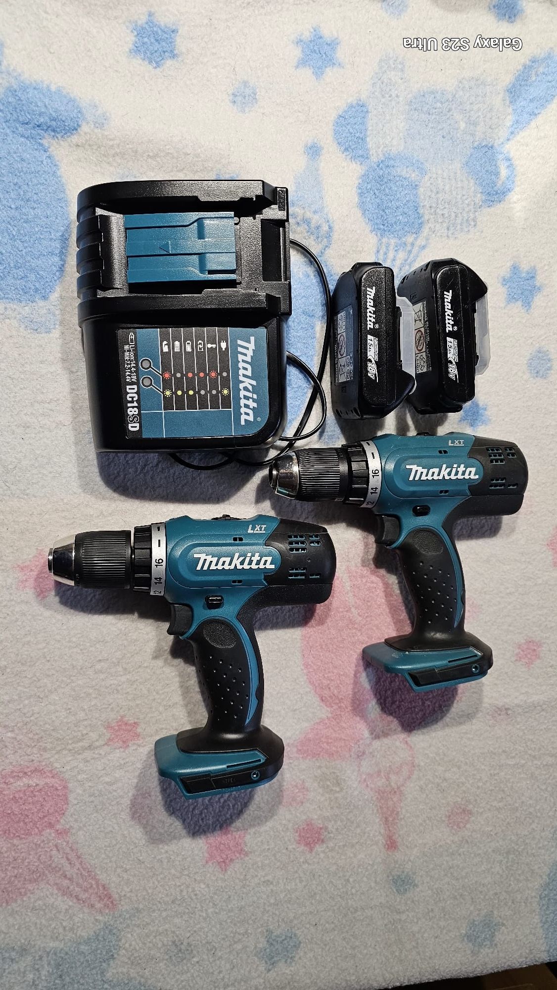 Zestaw dwóch wkrętarek Makita DDF 453