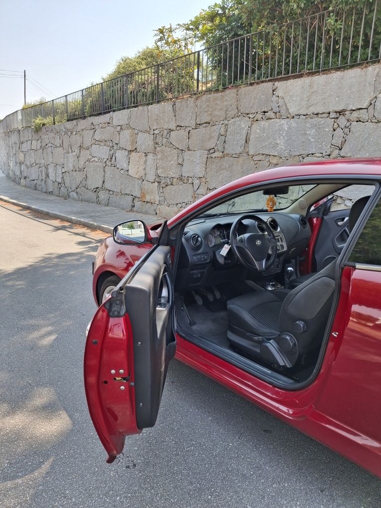 Alfa Romeo Mito 1.4 16V Multiair versão Distintive