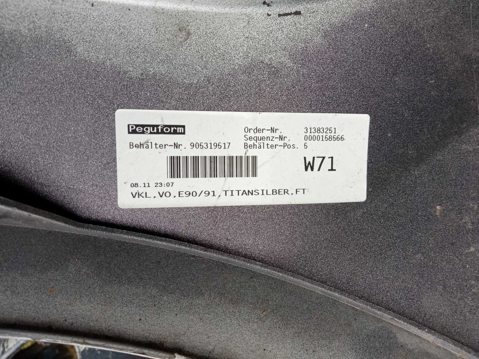 Бампер передній передний BMW E90 51117058443 є різні кольори