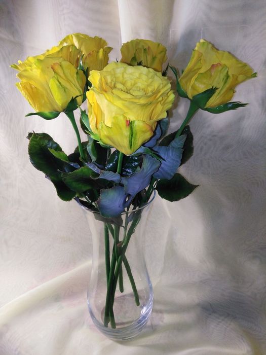 Розы из холодного фарфора. Цветы ручная работа.