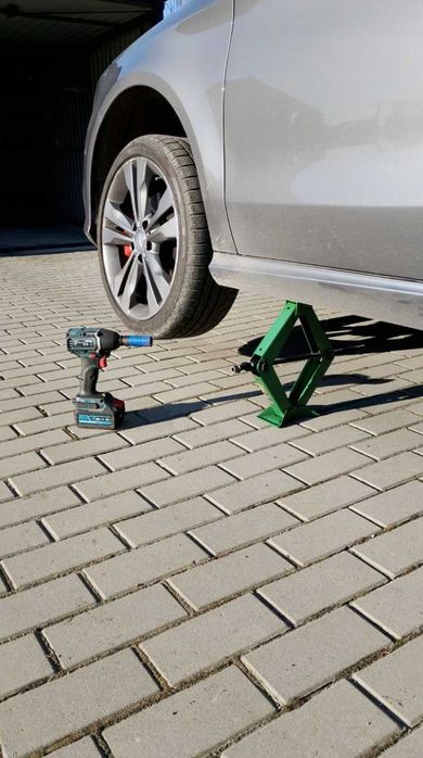 Mocny Lewarek Podnośnik Do Samochodu Trapezowy 2T 2000 KG Naprawa kół