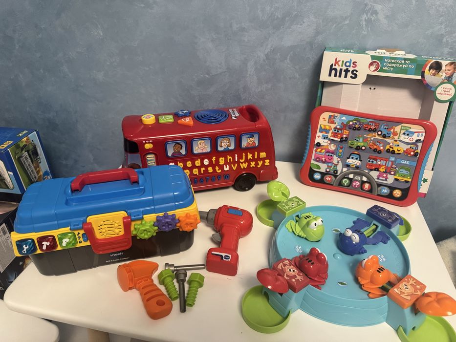 Розвиваючі грашки автобус, планшет