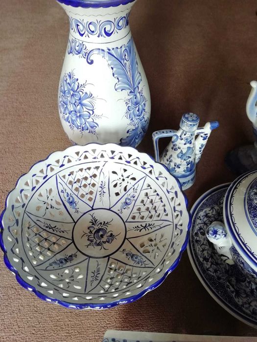 Grupo de peças de louça decorativas