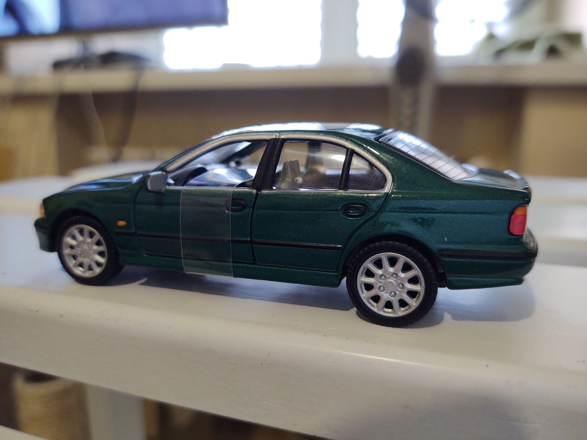 Масштабна модель авто BMW E39 528. Cararama 1/43