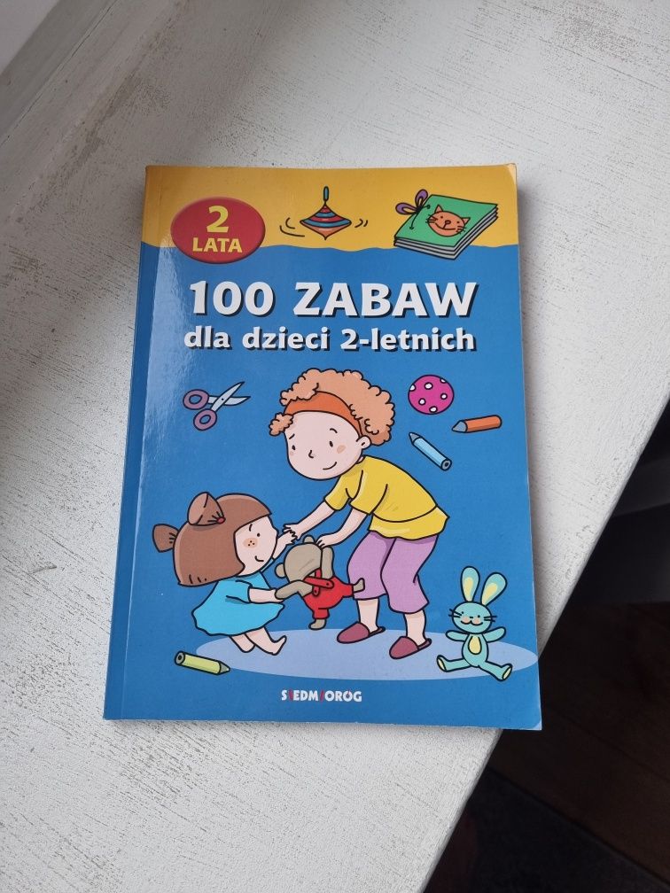 9. Książka pt. 100 zabaw dla dzieci 2-letnich Siedmioróg
