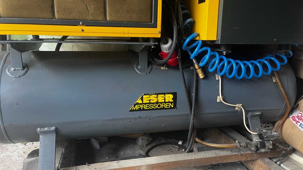 Kompresor Sprężarka śrubowa  model KAESER SX6 z osuszaczem model TA 5