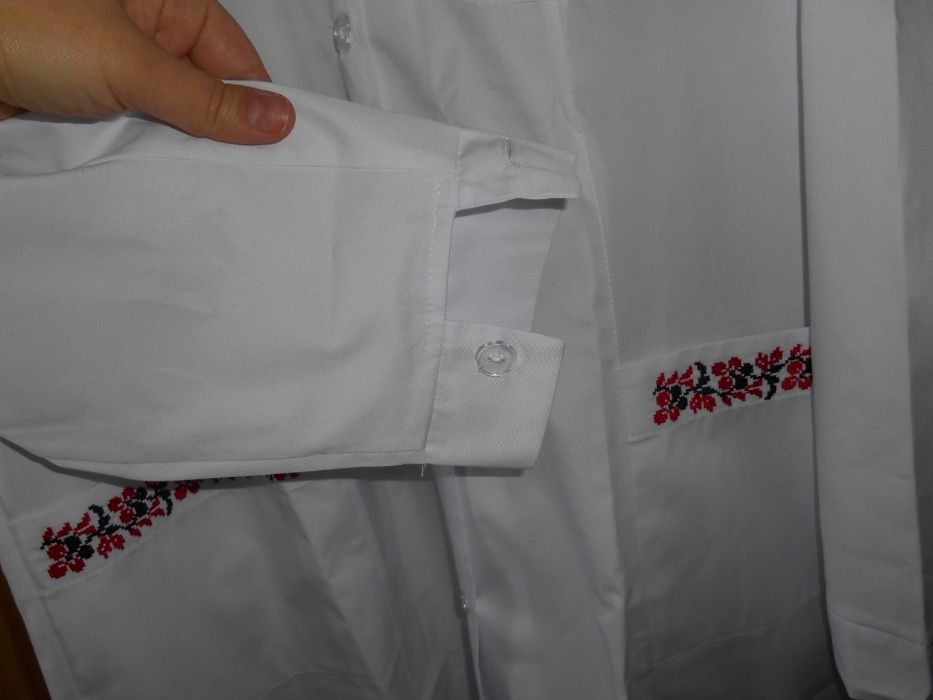 медичний халат з вишивкою 52 розмір