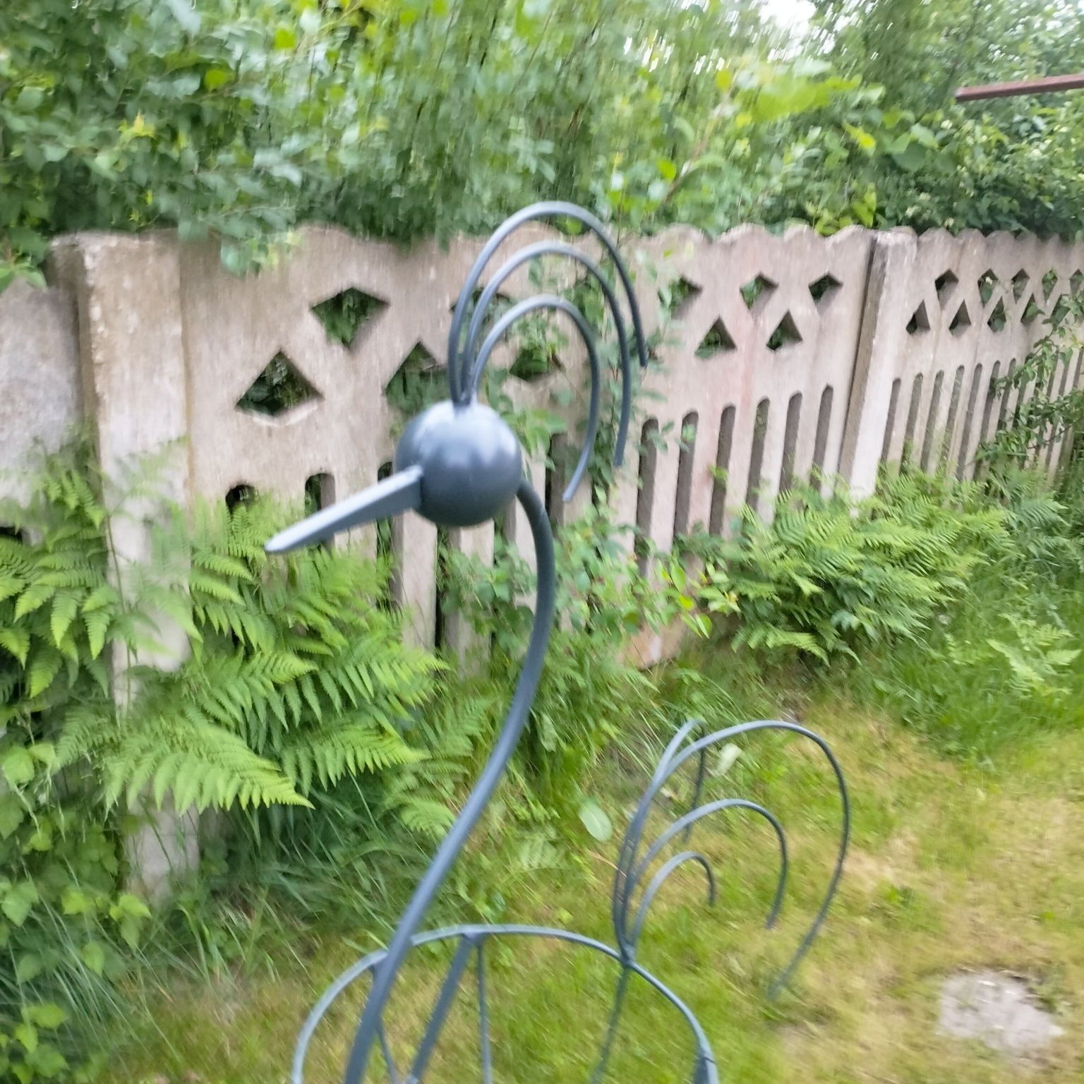 Ogrodowy Stojak na donice ptak struś