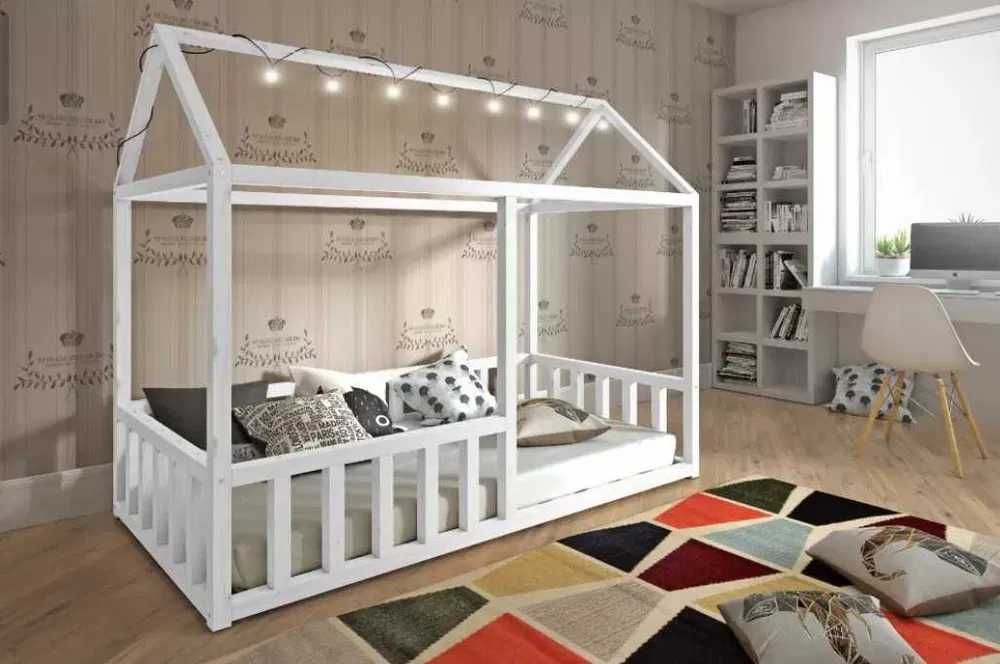 Drewniane łóżko parterowe Domek w trzech kolorach, materac gratis