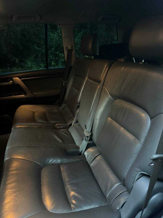 Toyota Land Cruiser 200