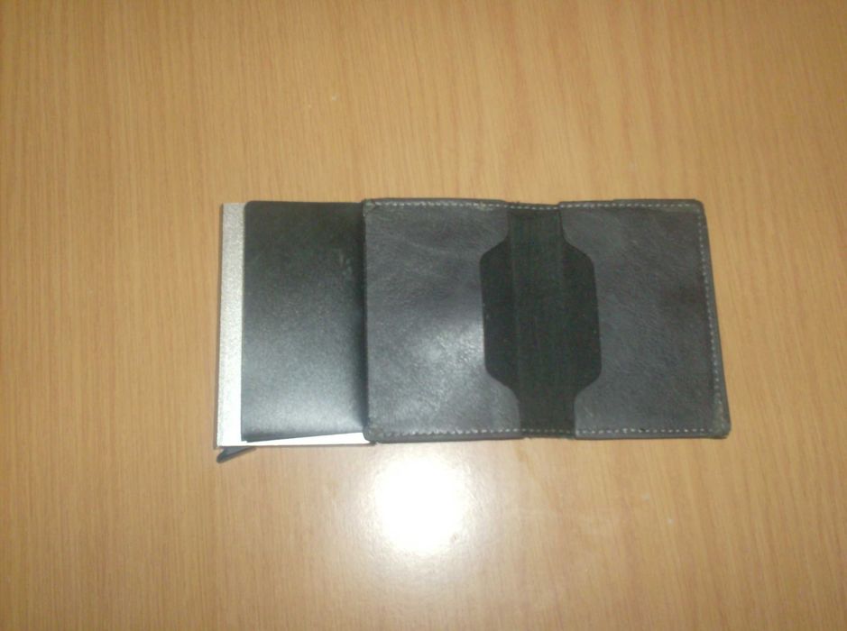 Porta-cartões Em Alumínio