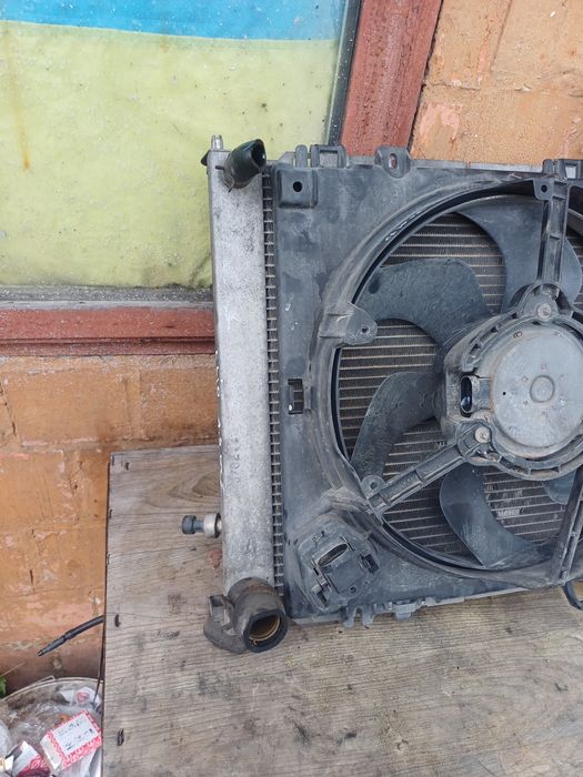 Renault clio 3 05-12r 1.5 DCI радіатор охолодженя з кондиціонером