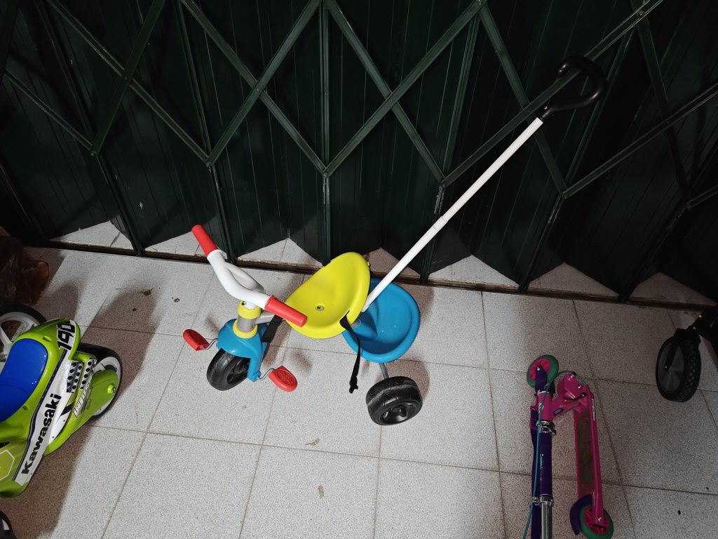 Triciclo criança